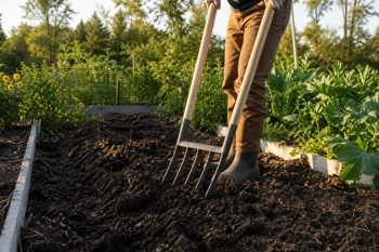 Find the right broadfork for your garden and your body.